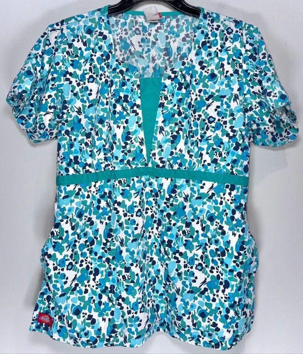 Dickies scrub top size small